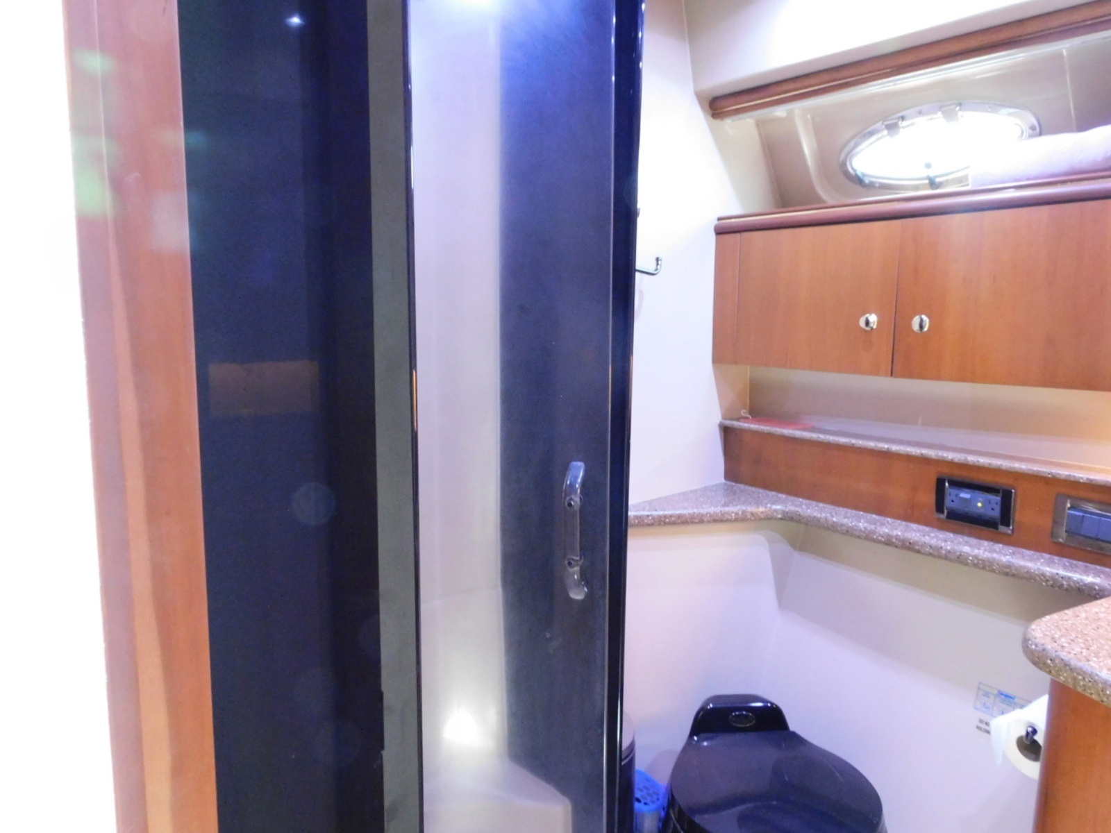 2001 Cruisers Yachts 4450 Express Motoryacht