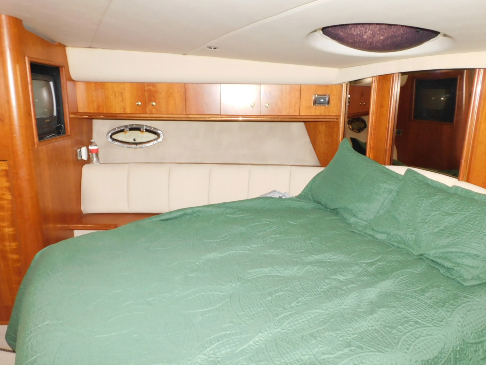 2001 Cruisers Yachts 4450 Express Motoryacht