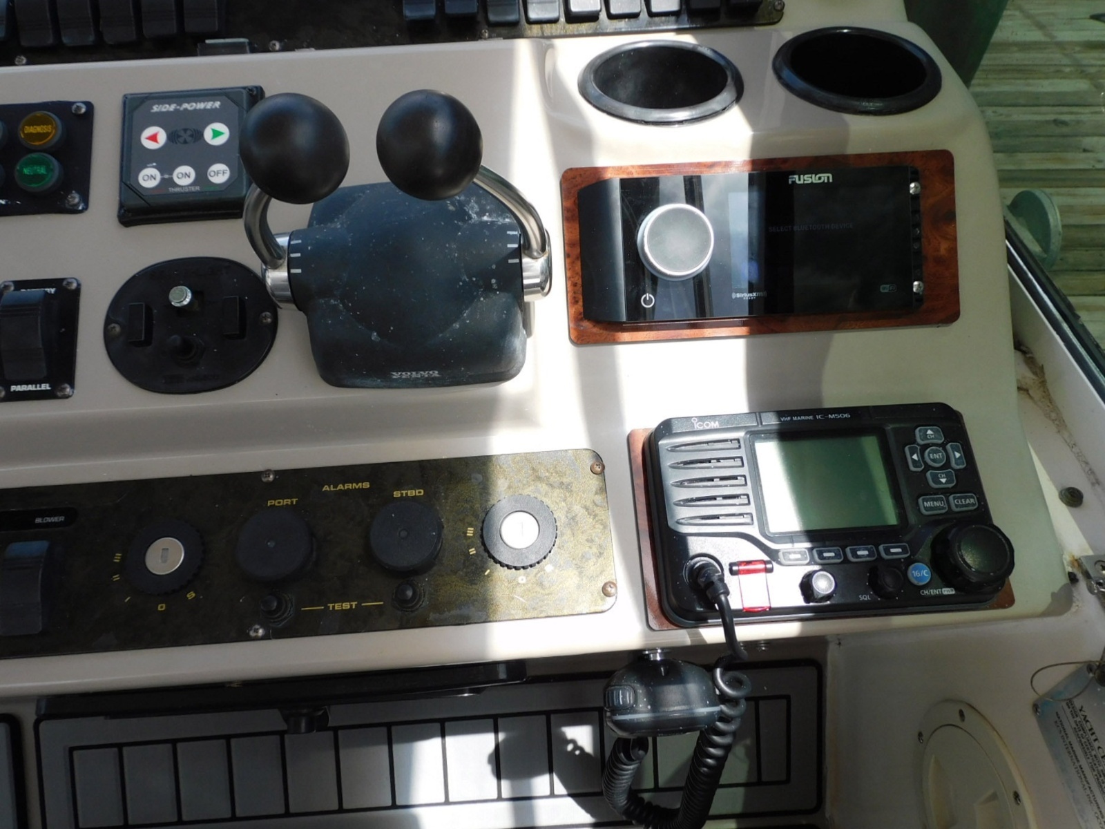 2001 Cruisers Yachts 4450 Express Motoryacht