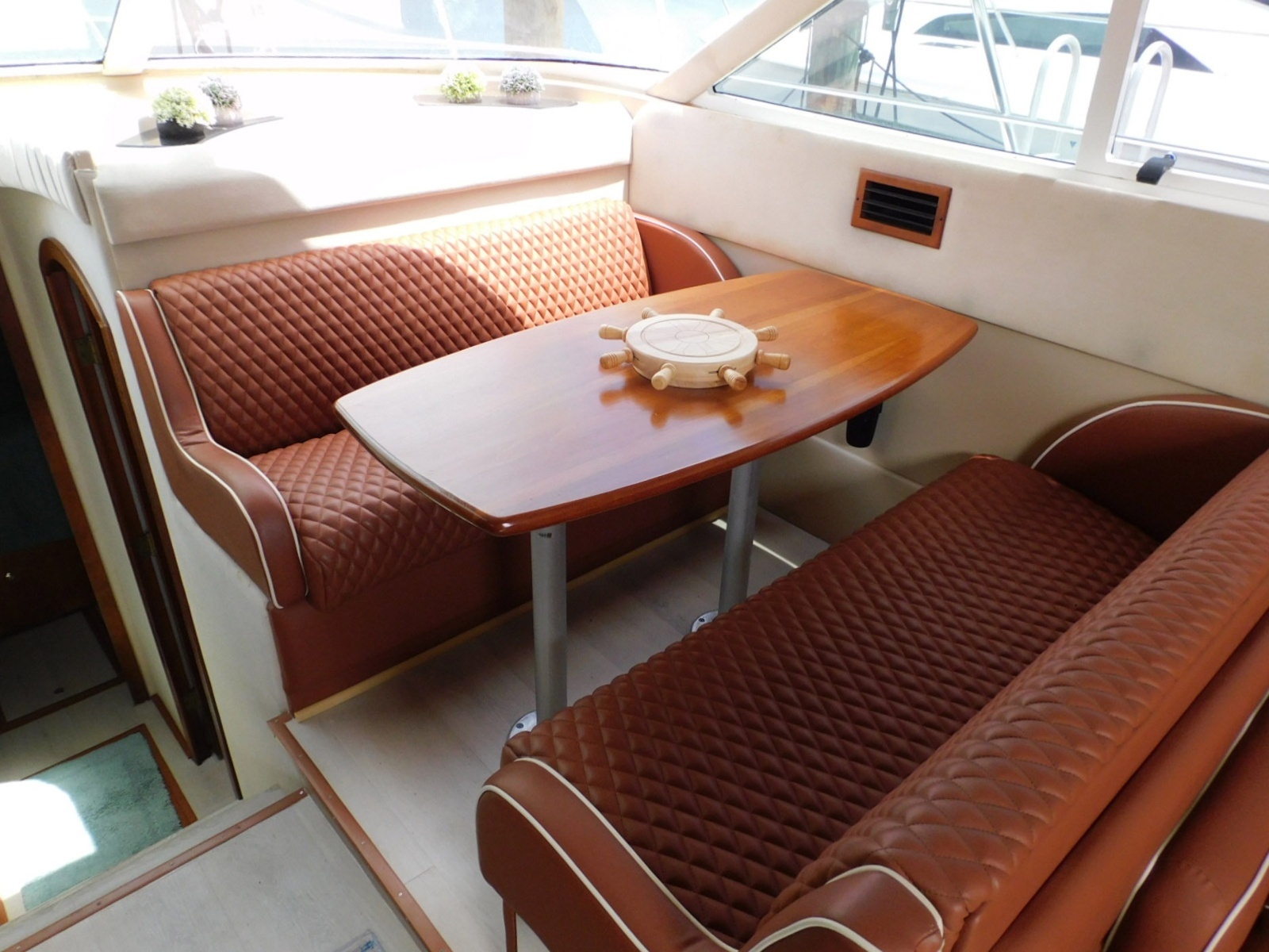 2001 Cruisers Yachts 4450 Express Motoryacht
