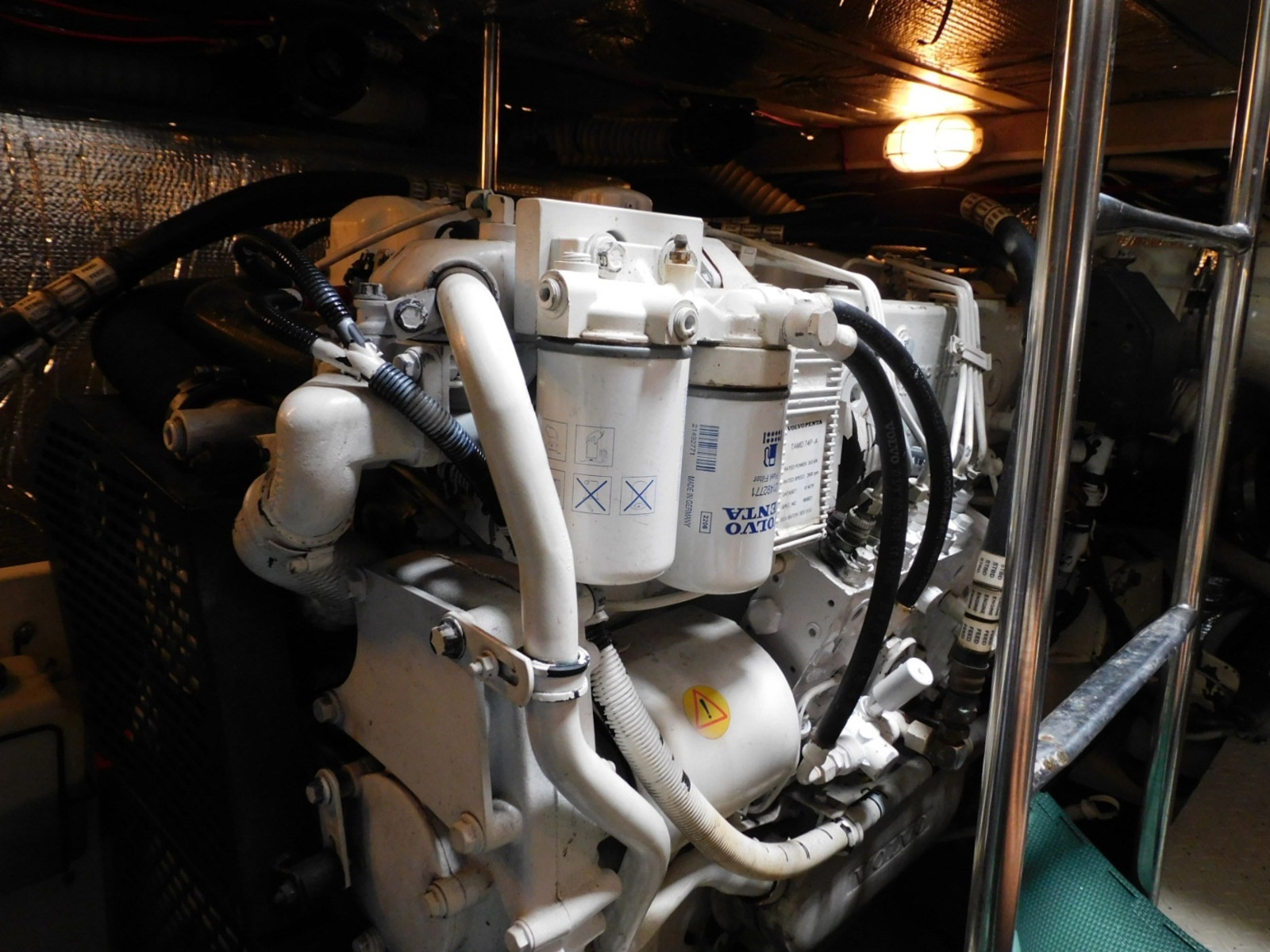 2001 Cruisers Yachts 4450 Express Motoryacht
