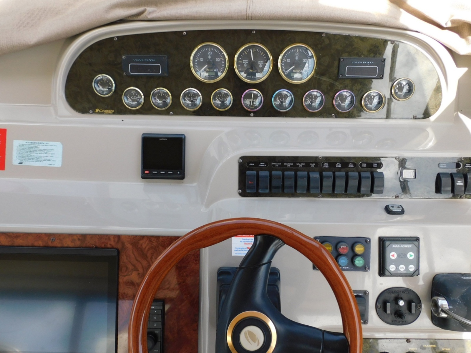 2001 Cruisers Yachts 4450 Express Motoryacht