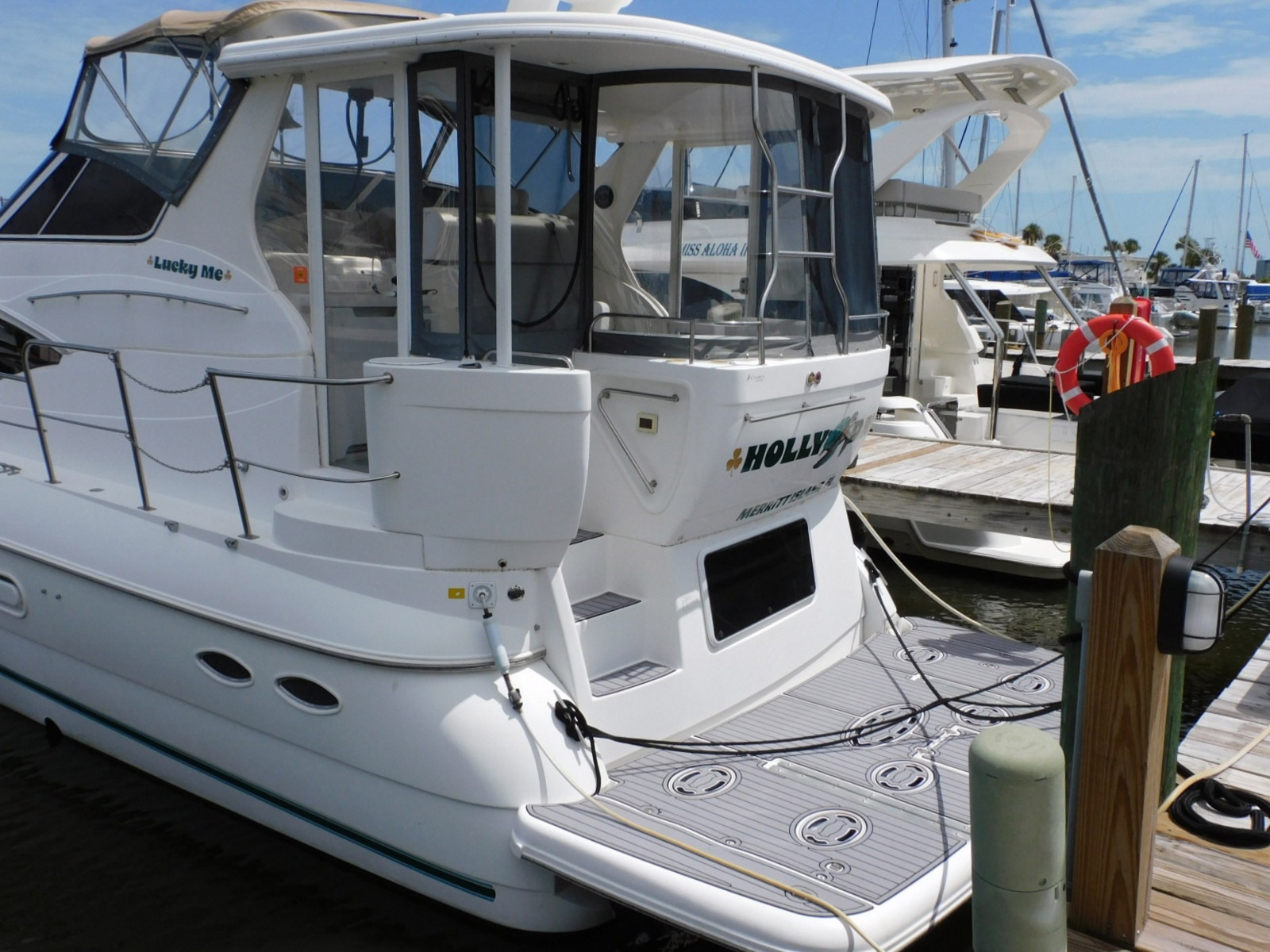 2001 Cruisers Yachts 4450 Express Motoryacht