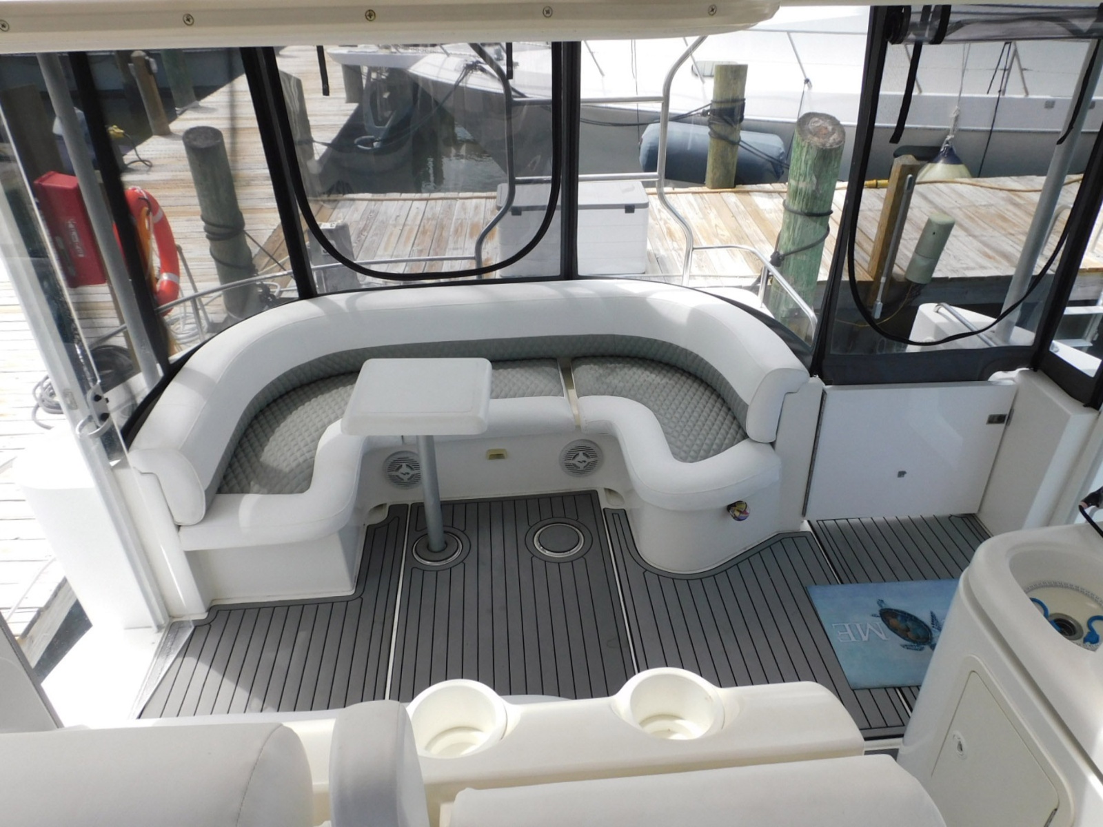 2001 Cruisers Yachts 4450 Express Motoryacht