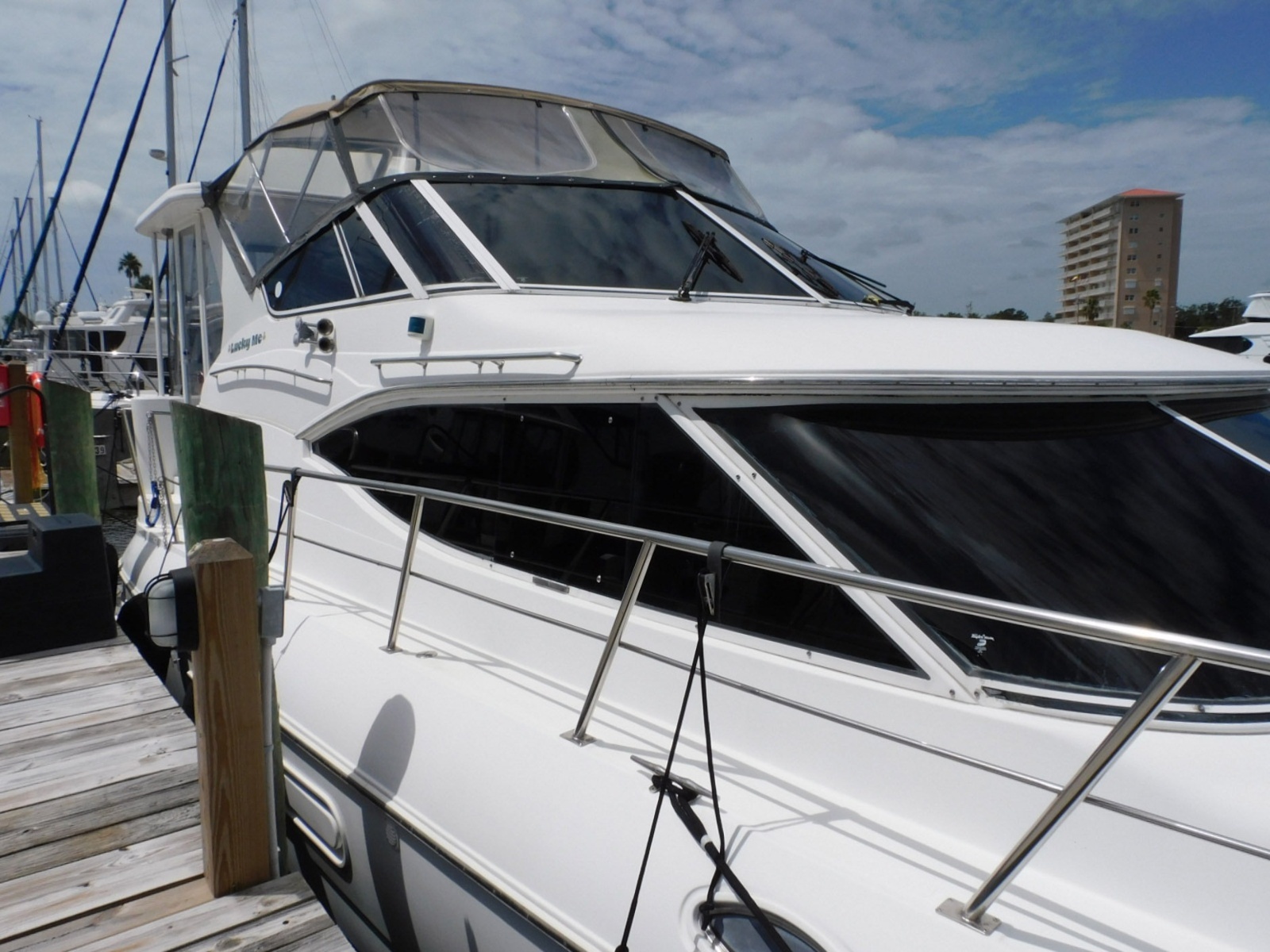 2001 Cruisers Yachts 4450 Express Motoryacht