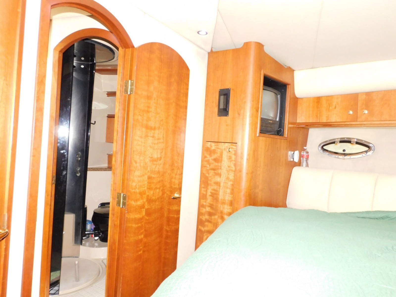 2001 Cruisers Yachts 4450 Express Motoryacht