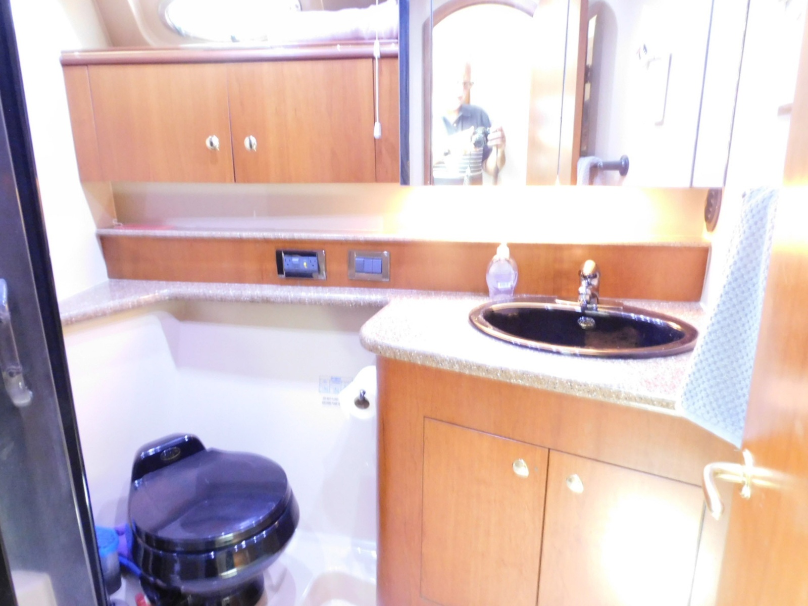 2001 Cruisers Yachts 4450 Express Motoryacht