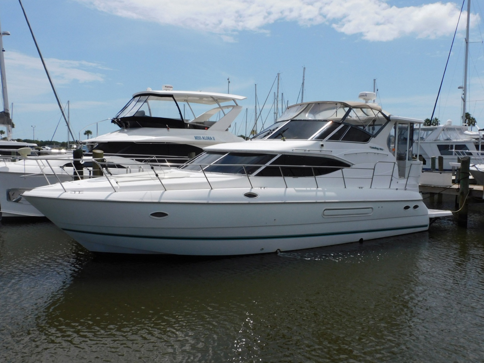 2001 Cruisers Yachts 4450 Express Motoryacht