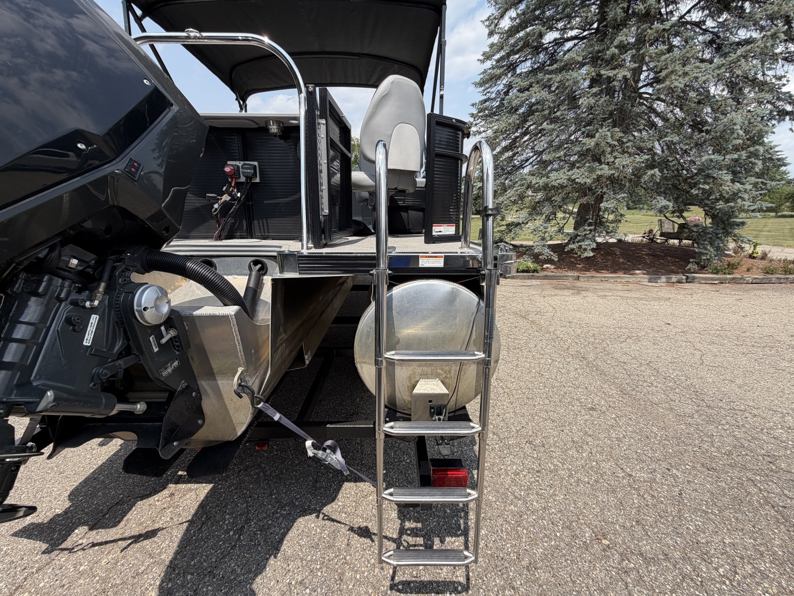 2021 Manitou Encore 24 Pro Angler SHP