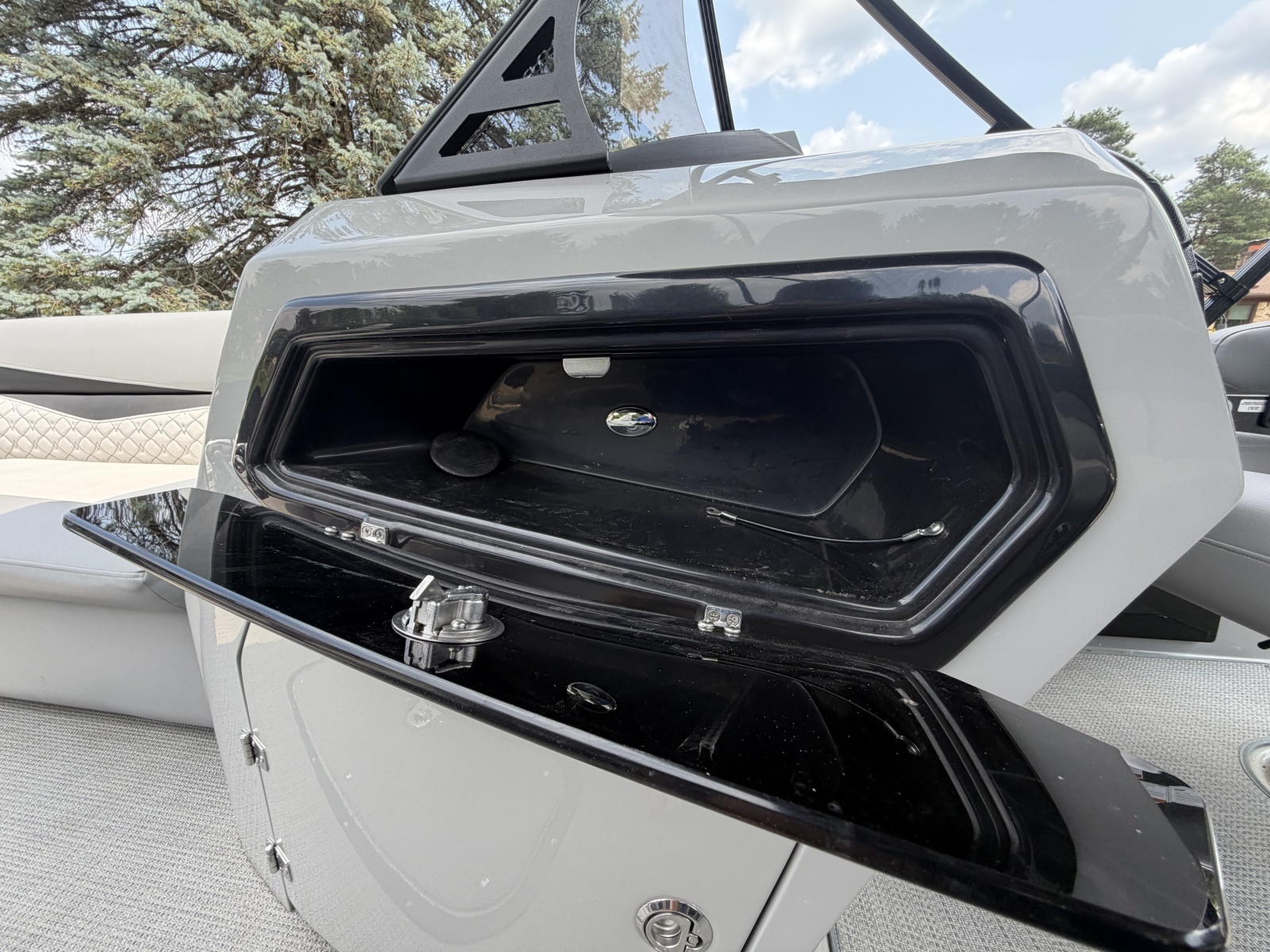 2021 Manitou Encore 24 Pro Angler SHP