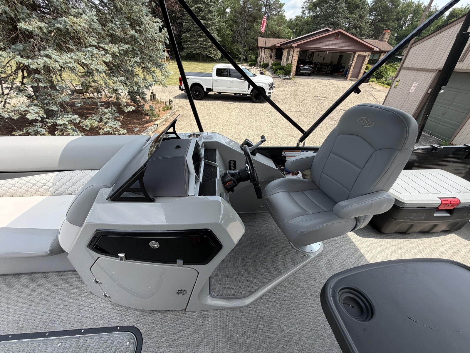 2021 Manitou Encore 24 Pro Angler SHP