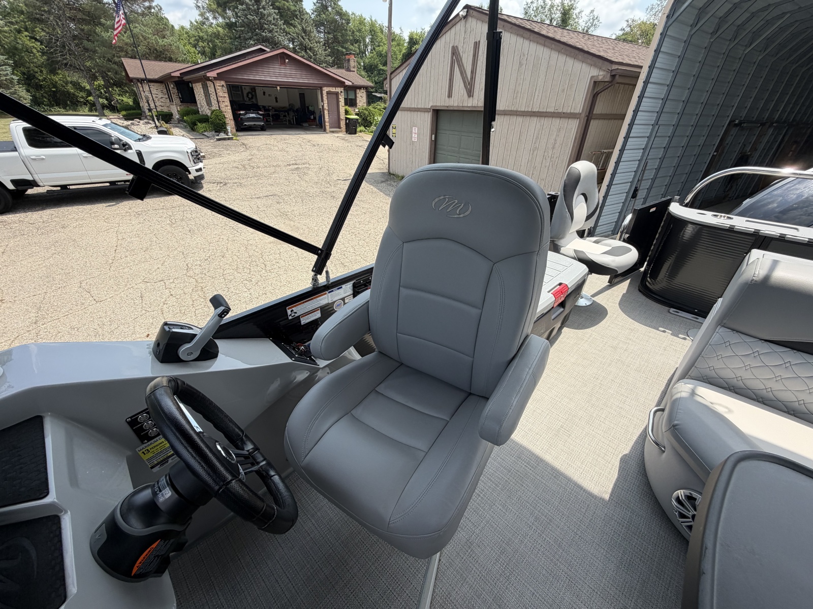 2021 Manitou Encore 24 Pro Angler SHP
