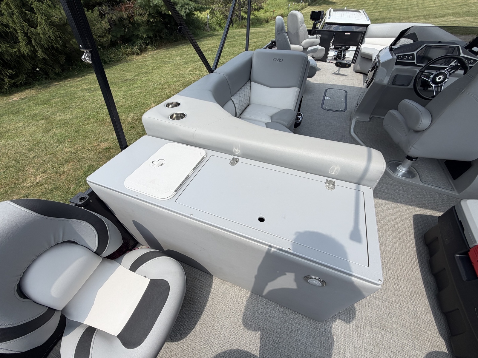 2021 Manitou Encore 24 Pro Angler SHP