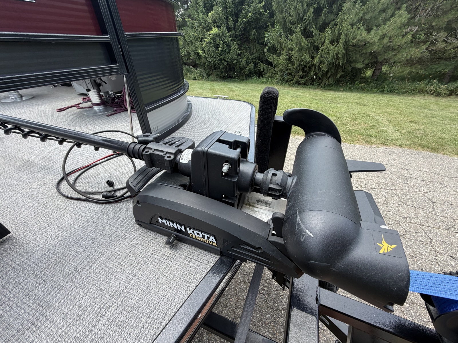 2021 Manitou Encore 24 Pro Angler SHP