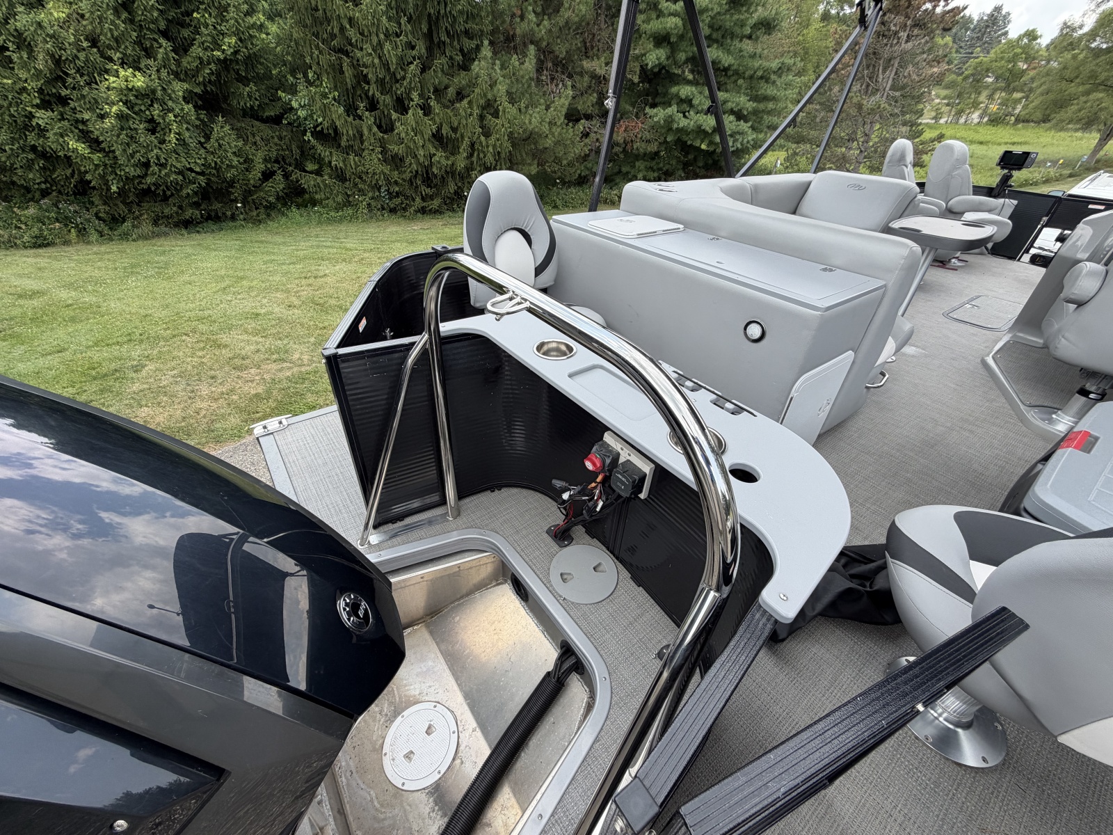 2021 Manitou Encore 24 Pro Angler SHP
