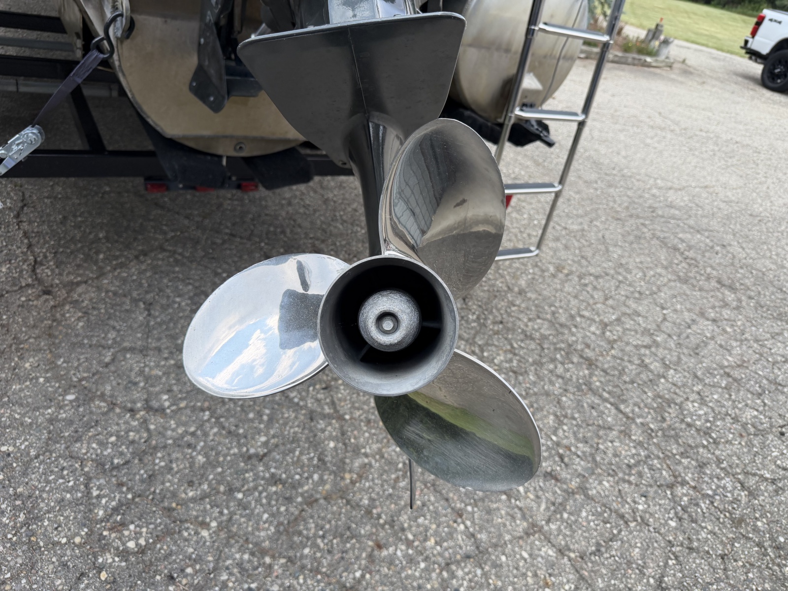 2021 Manitou Encore 24 Pro Angler SHP