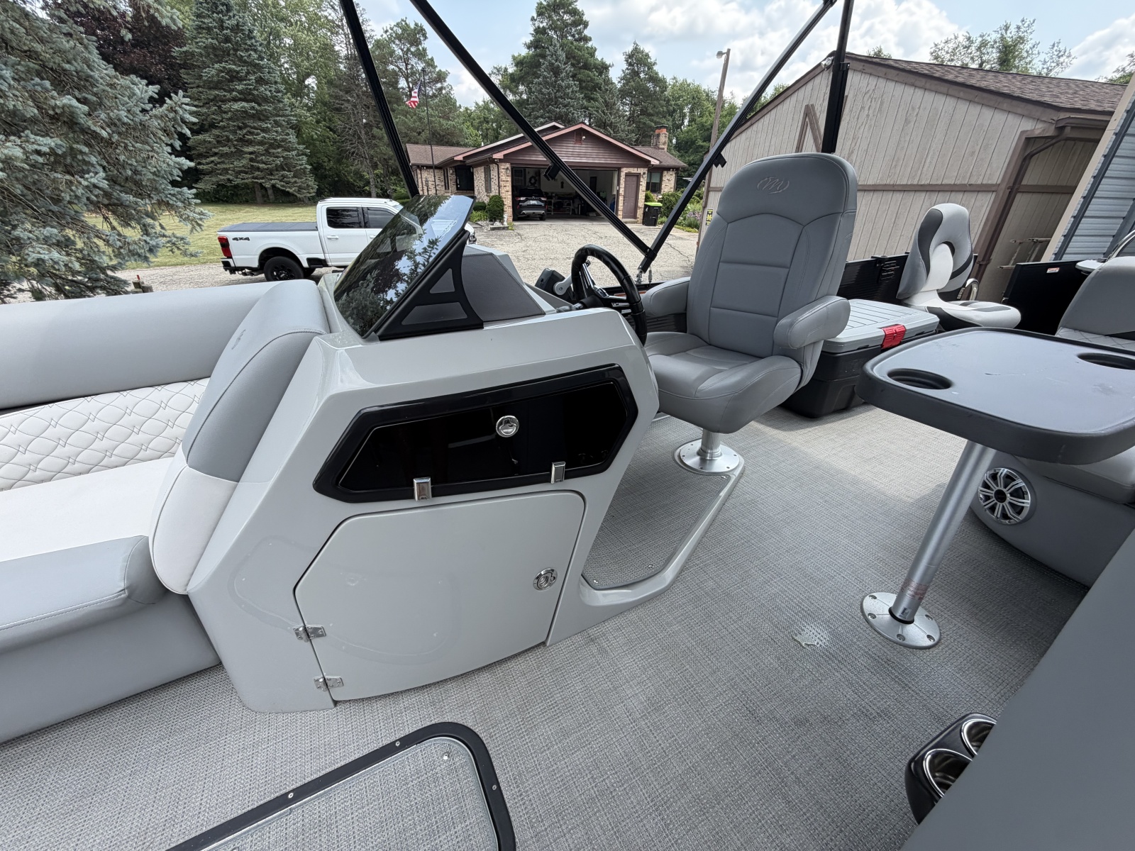 2021 Manitou Encore 24 Pro Angler SHP