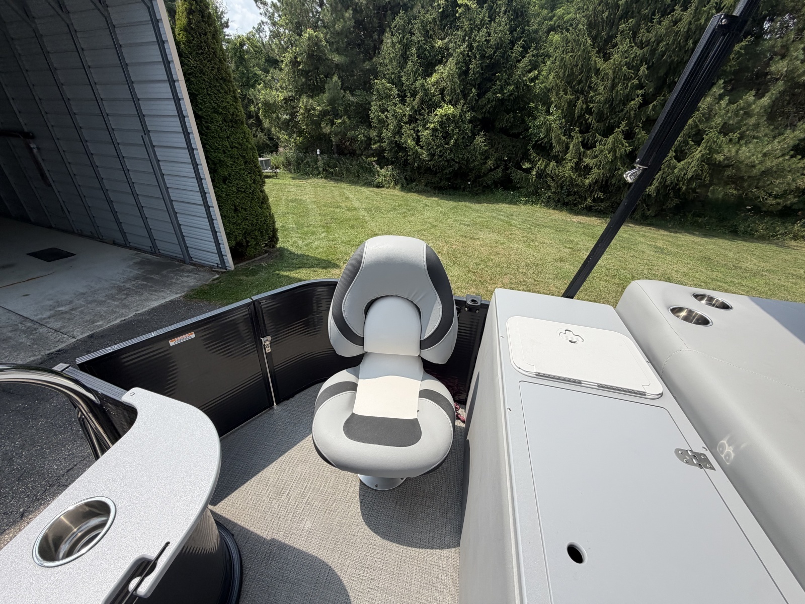 2021 Manitou Encore 24 Pro Angler SHP