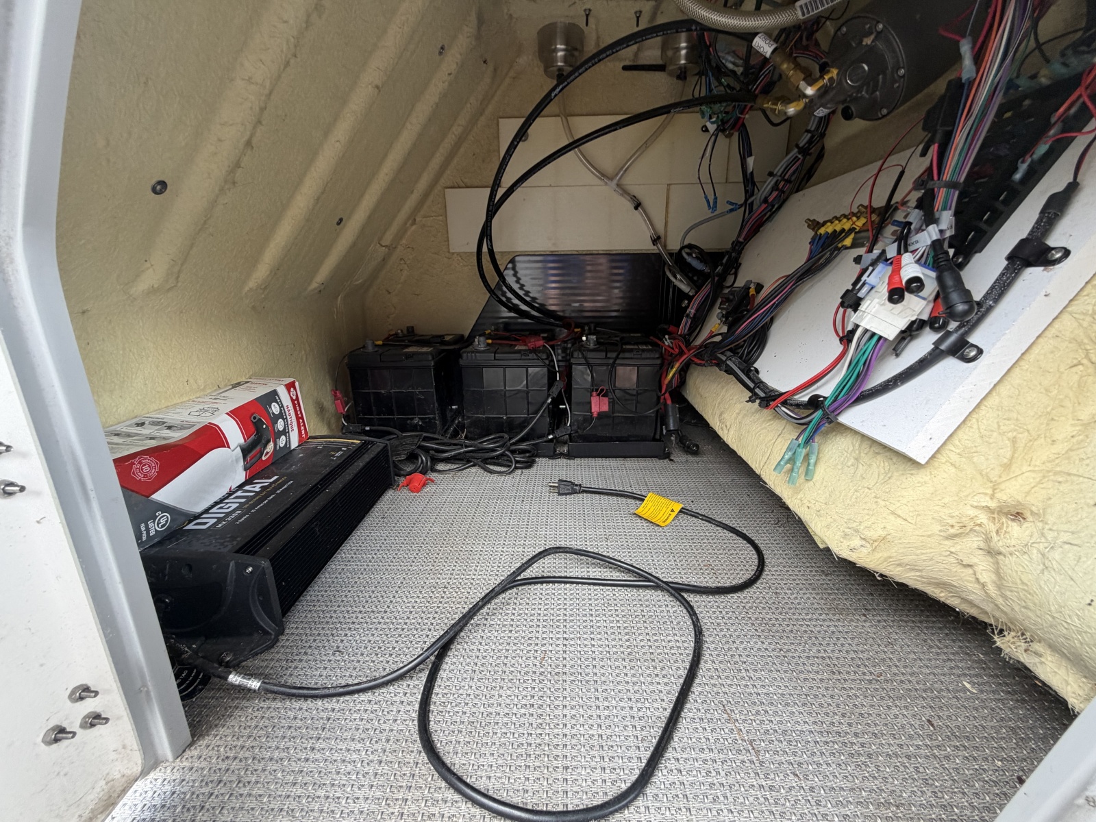 2021 Manitou Encore 24 Pro Angler SHP