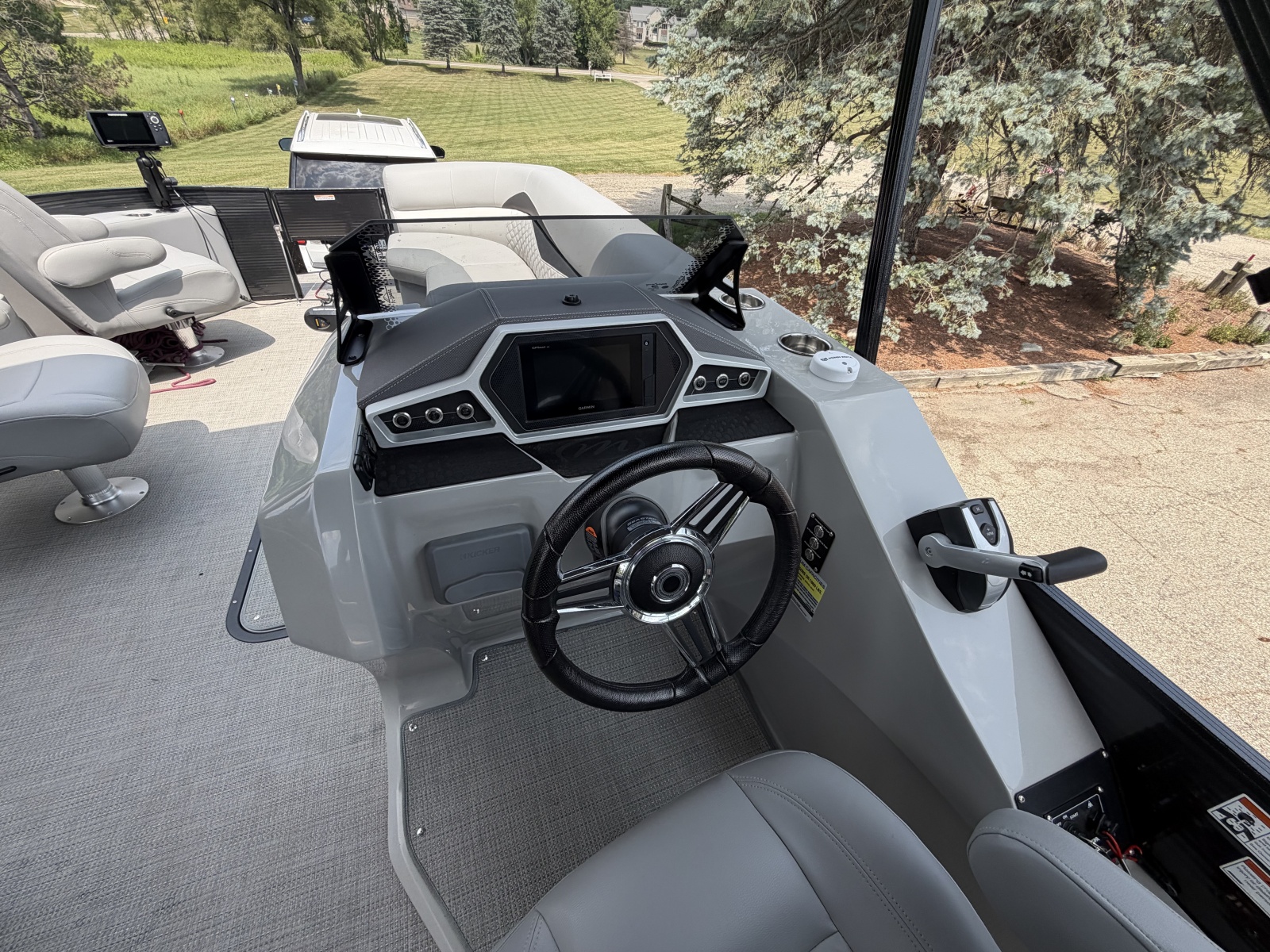 2021 Manitou Encore 24 Pro Angler SHP