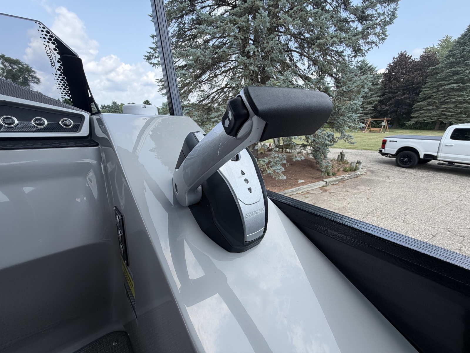 2021 Manitou Encore 24 Pro Angler SHP