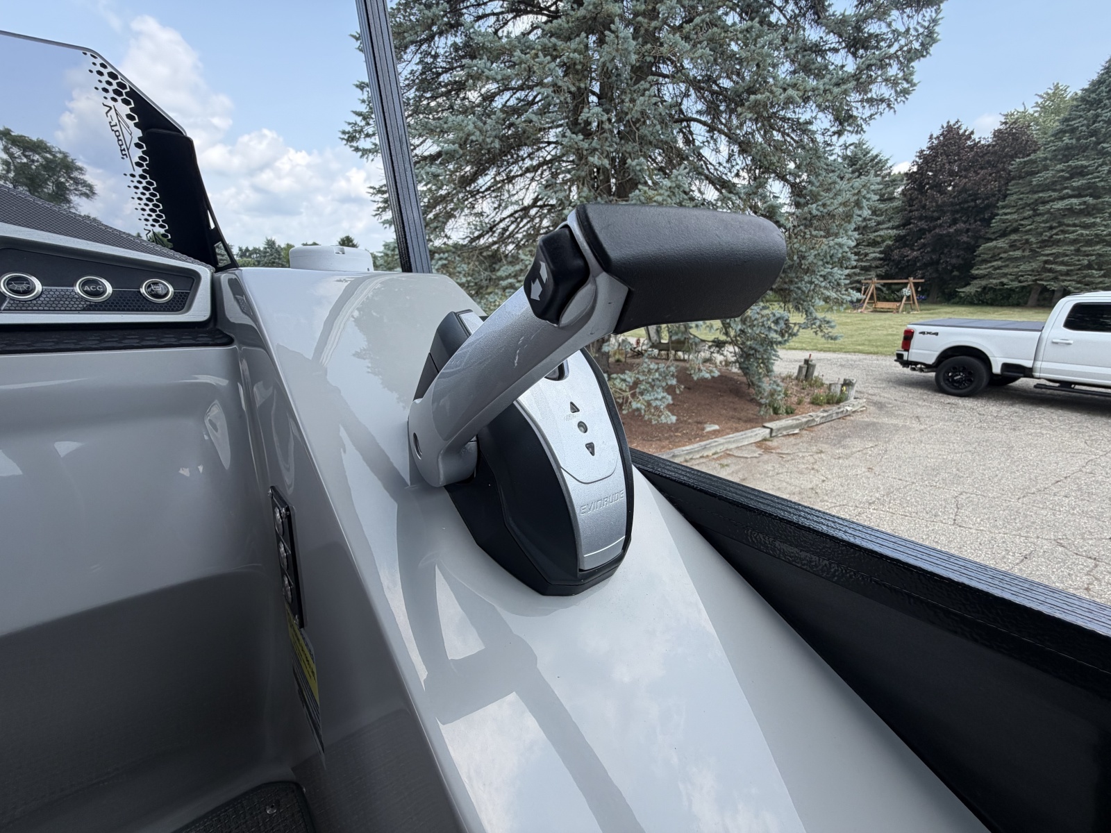 2021 Manitou Encore 24 Pro Angler SHP