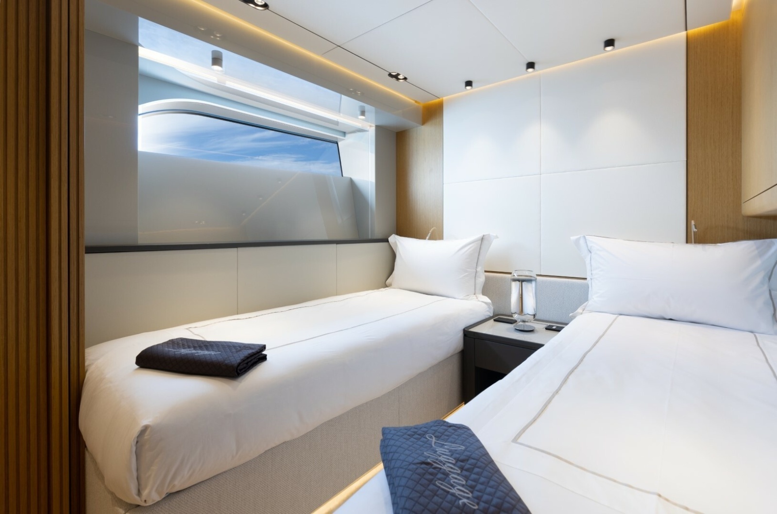 X ONE 98ft Extra Yachts Yacht For Sale