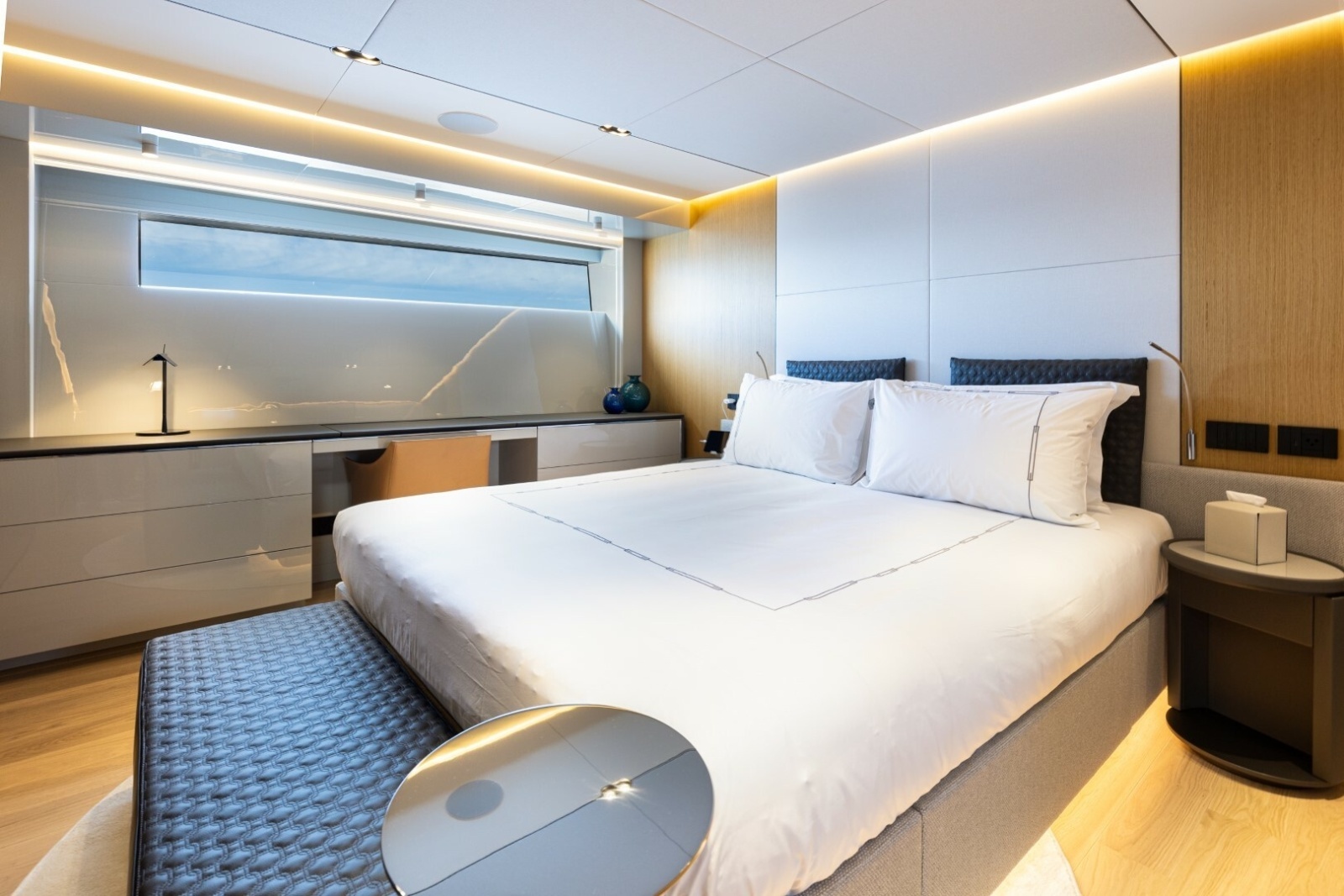 X ONE 98ft Extra Yachts Yacht For Sale