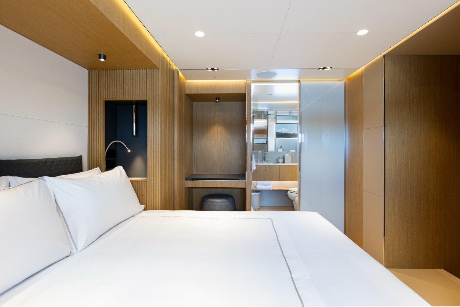 X ONE 98ft Extra Yachts Yacht For Sale
