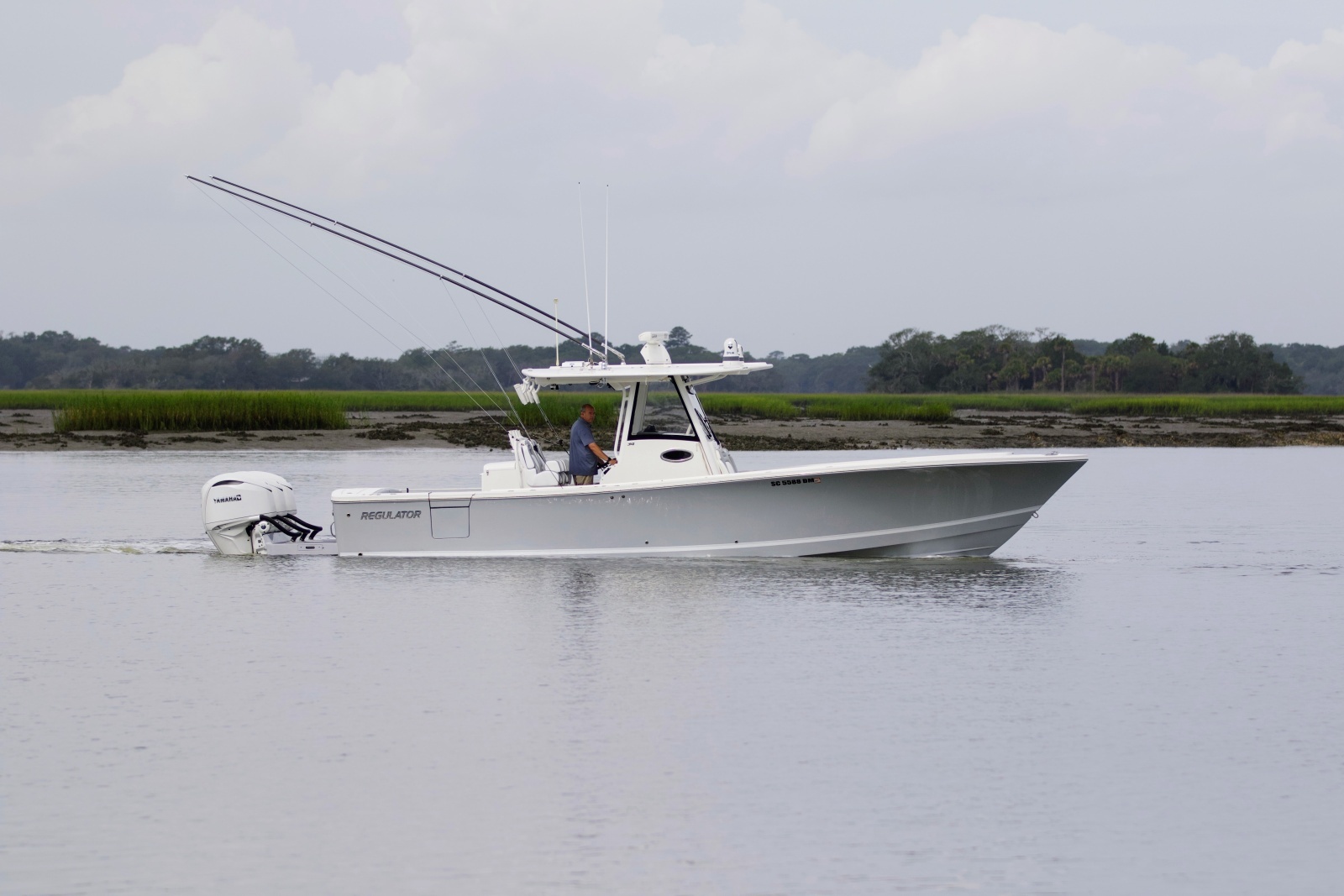 BIG DEAL 34ft Regulator Yacht For Sale