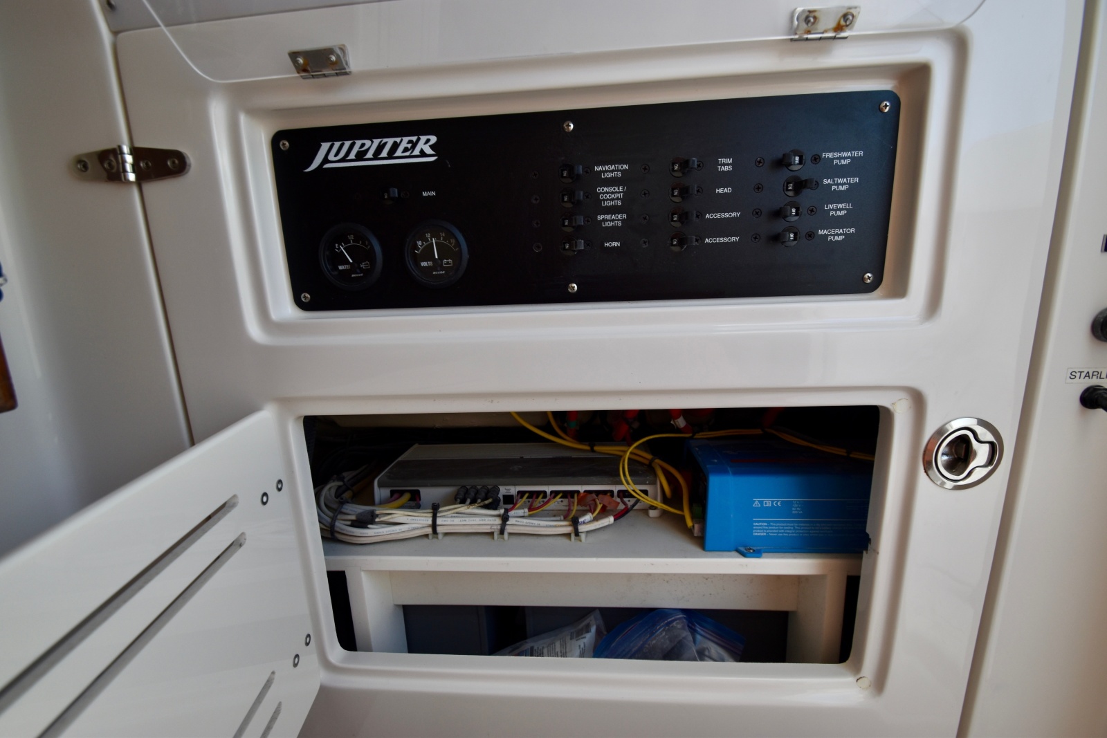 2015 Jupiter 30 Center Console