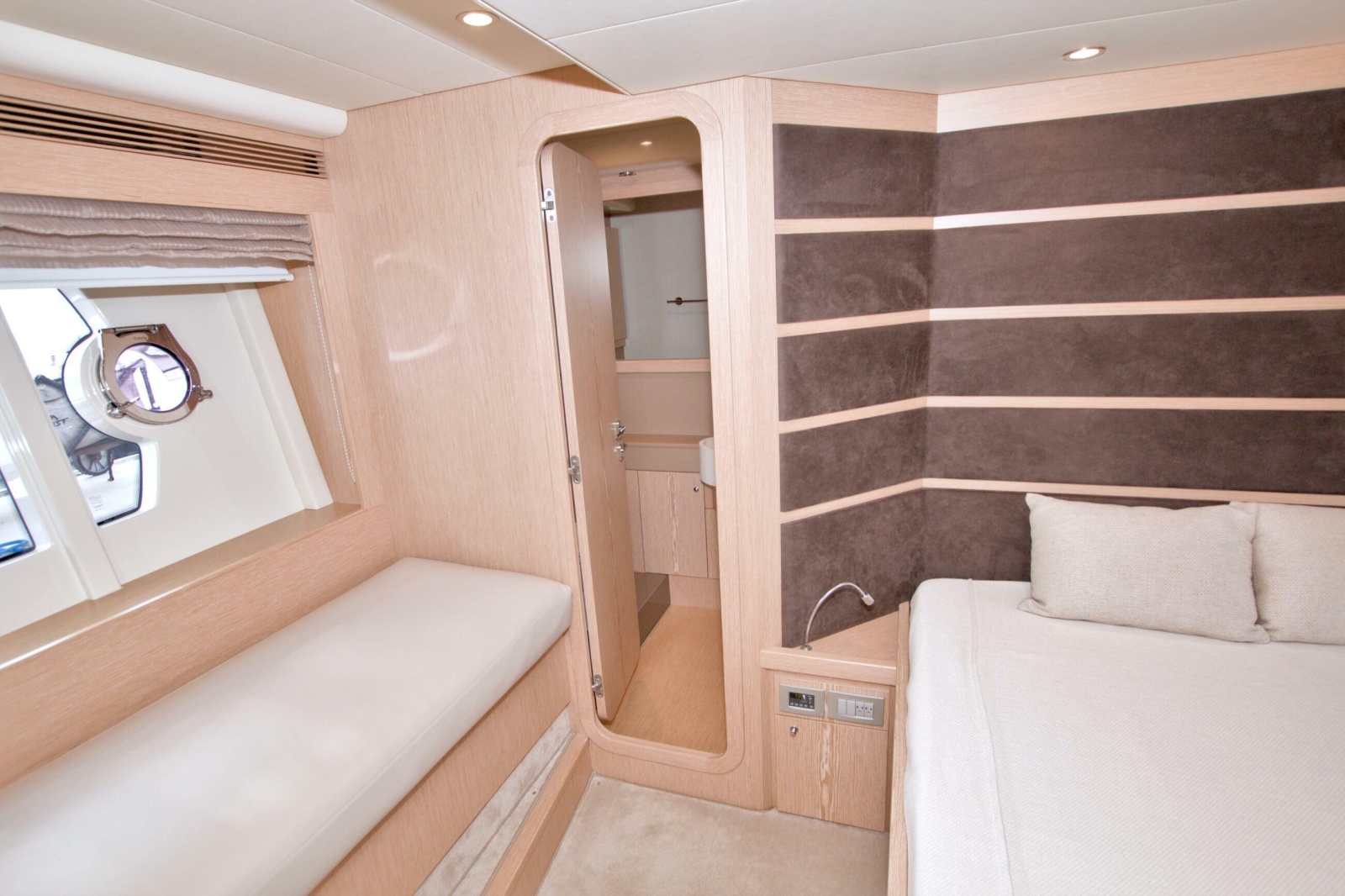 2014 Ferretti Yachts 620
