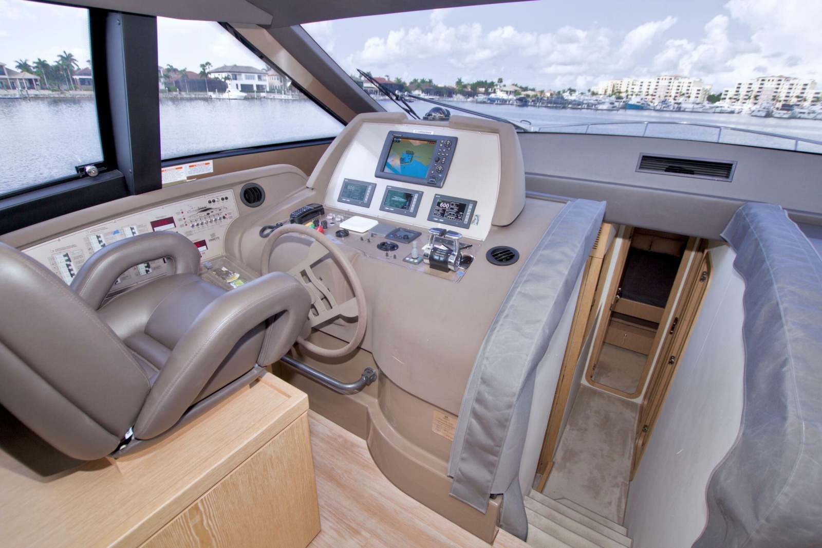 2014 Ferretti Yachts 620