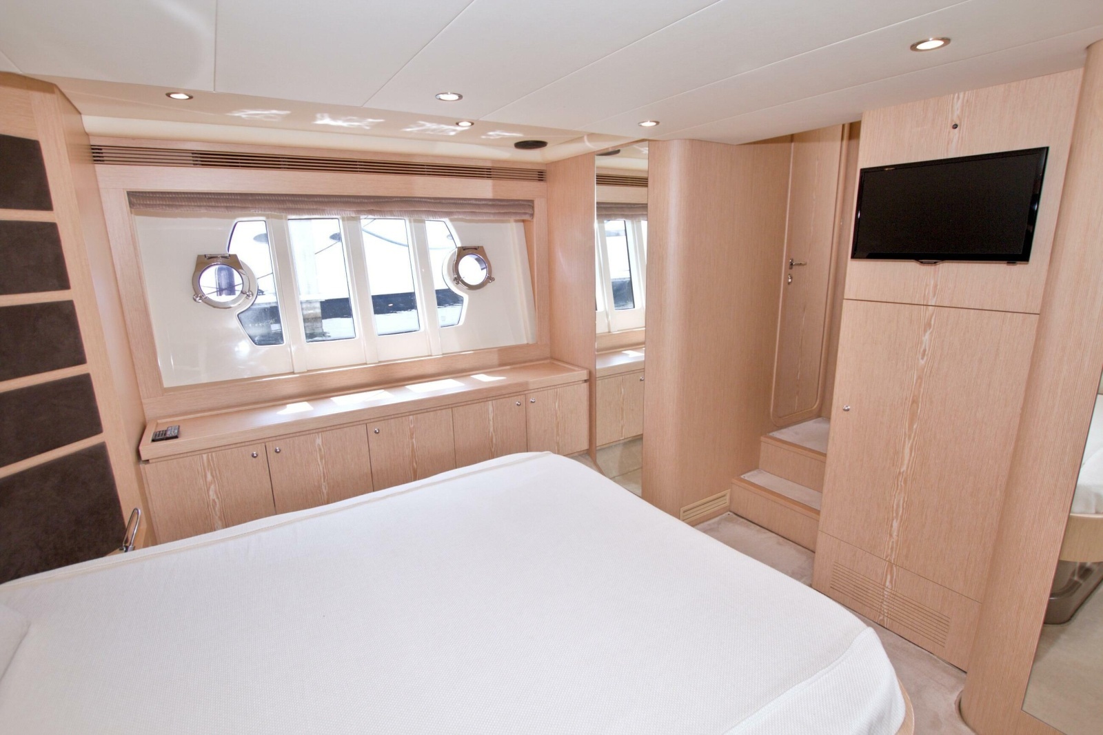 2014 Ferretti Yachts 620