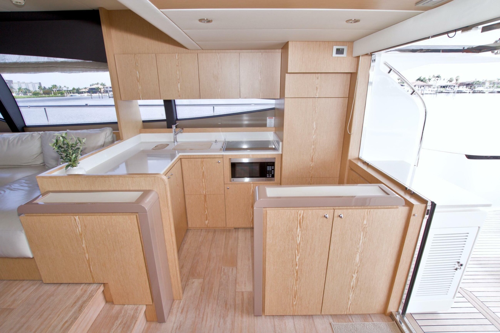 2014 Ferretti Yachts 620