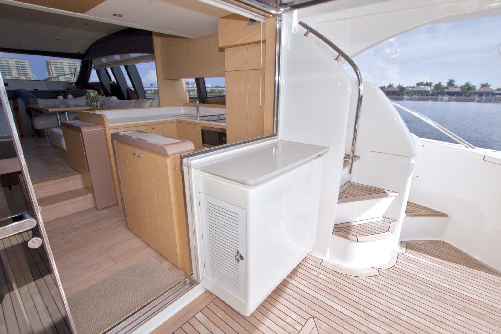 2014 Ferretti Yachts 620
