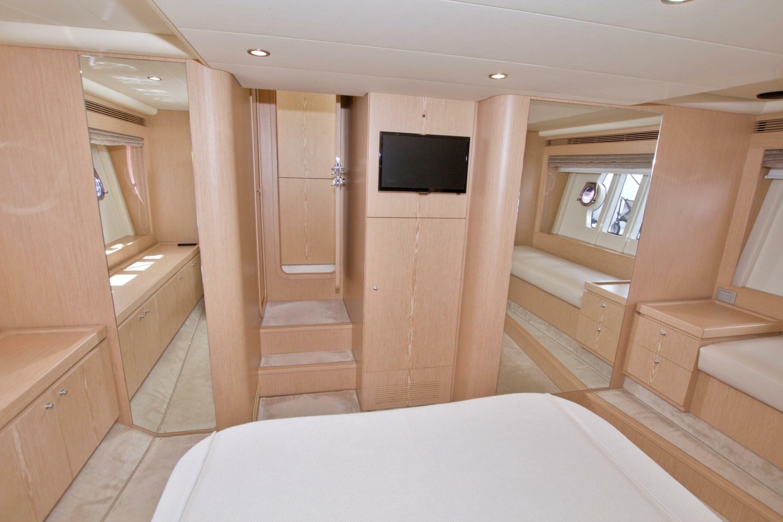 2014 Ferretti Yachts 620