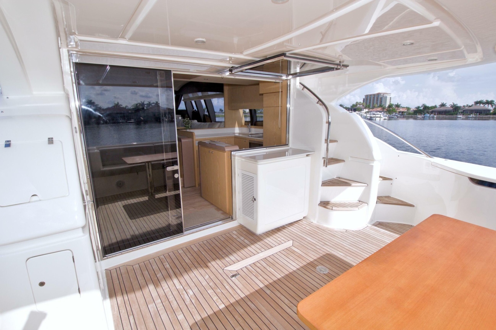 2014 Ferretti Yachts 620