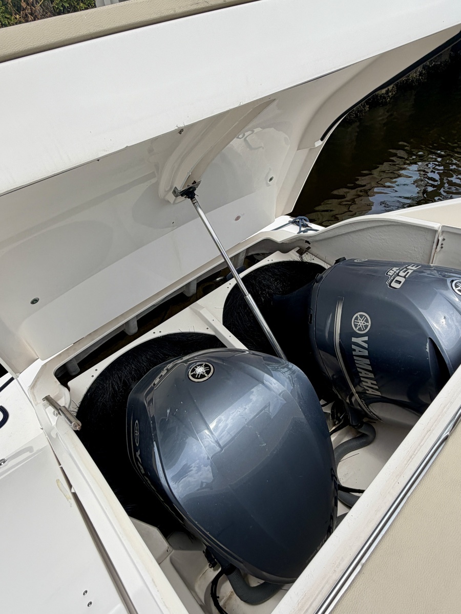 FAIS DO DO 41ft Pursuit Yacht For Sale