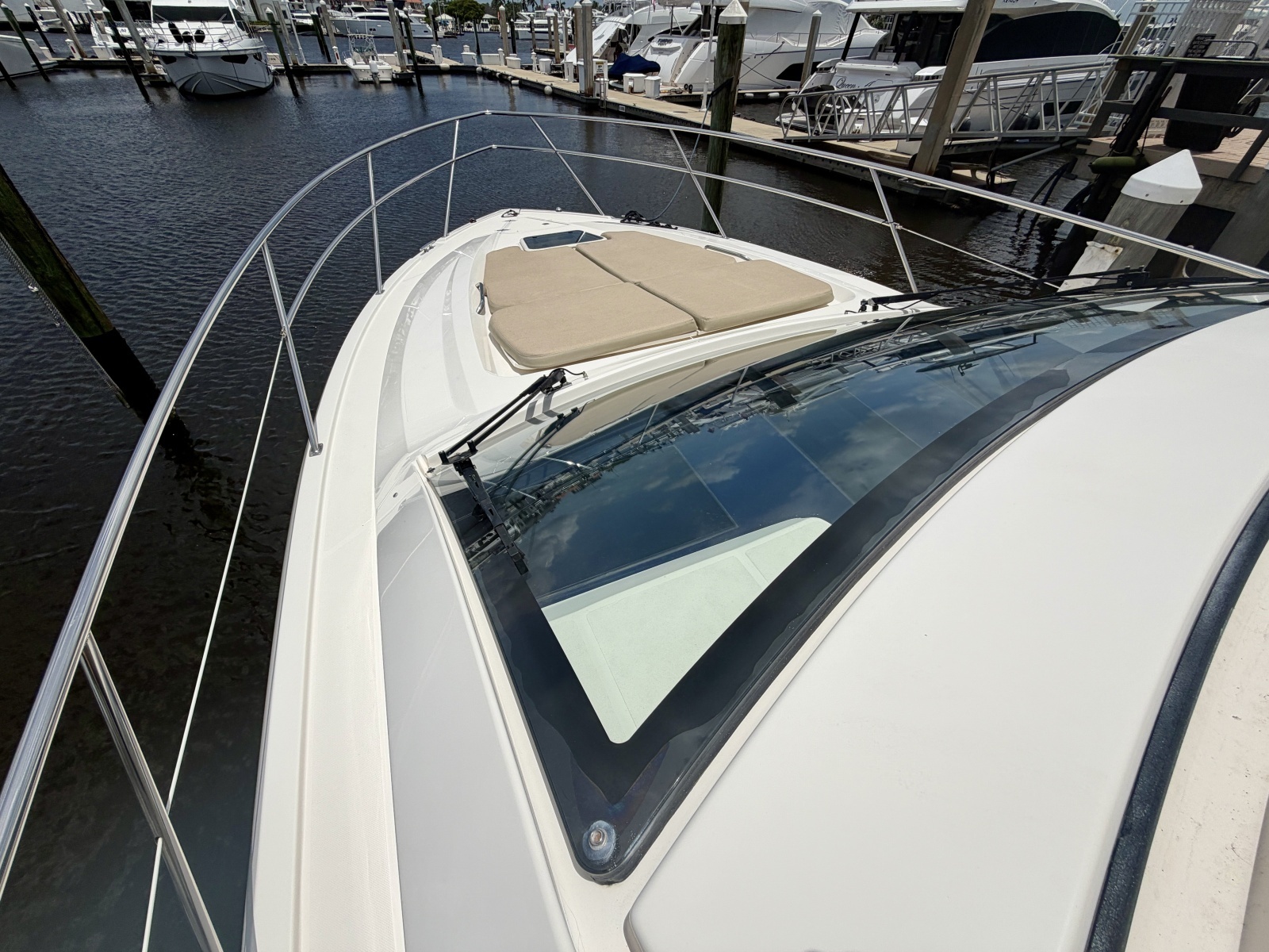 FAIS DO DO 41ft Pursuit Yacht For Sale