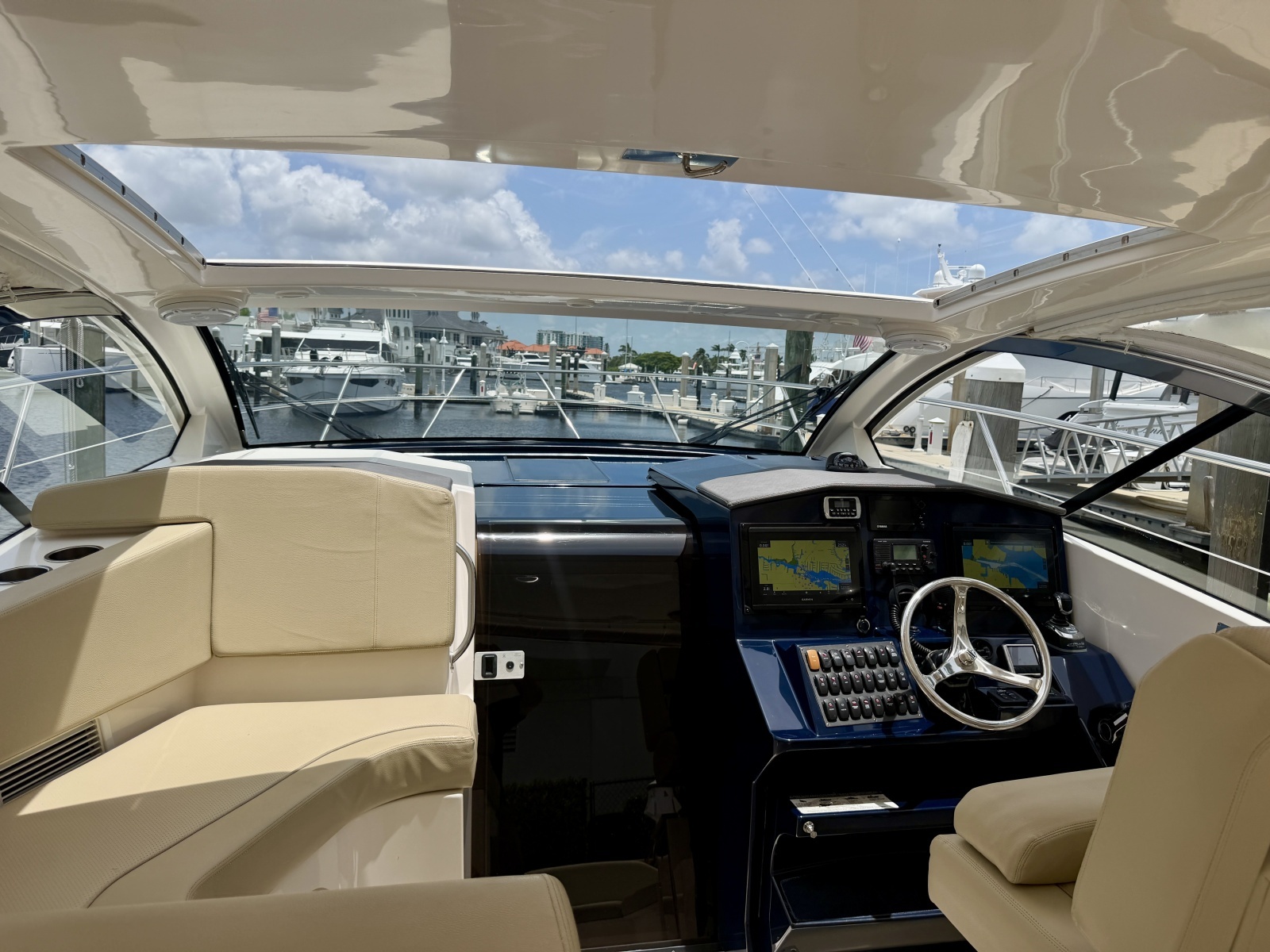 FAIS DO DO 41ft Pursuit Yacht For Sale