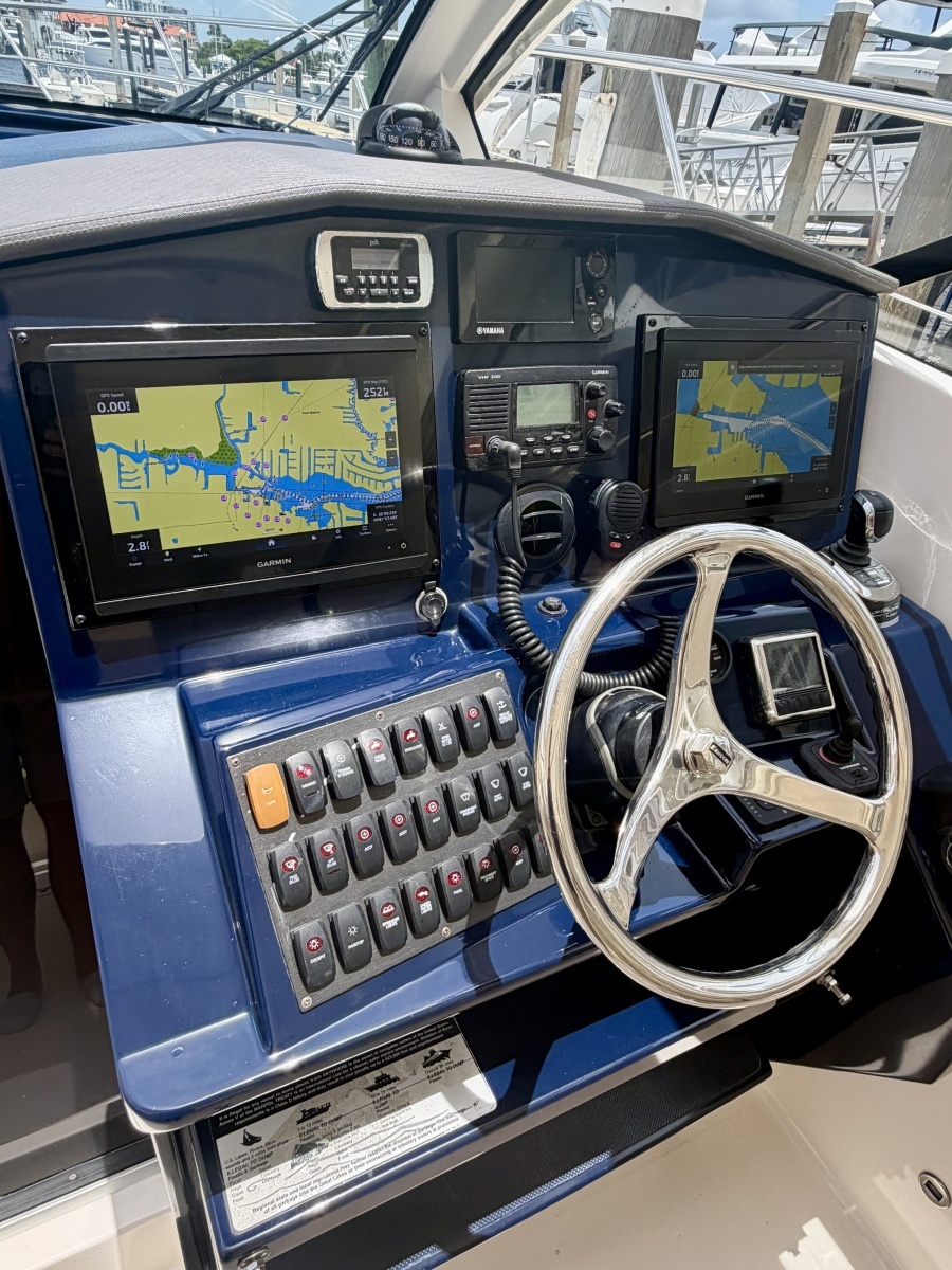 FAIS DO DO 41ft Pursuit Yacht For Sale