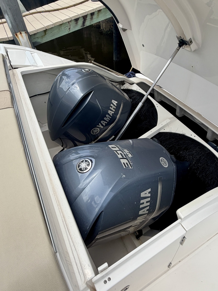 FAIS DO DO 41ft Pursuit Yacht For Sale