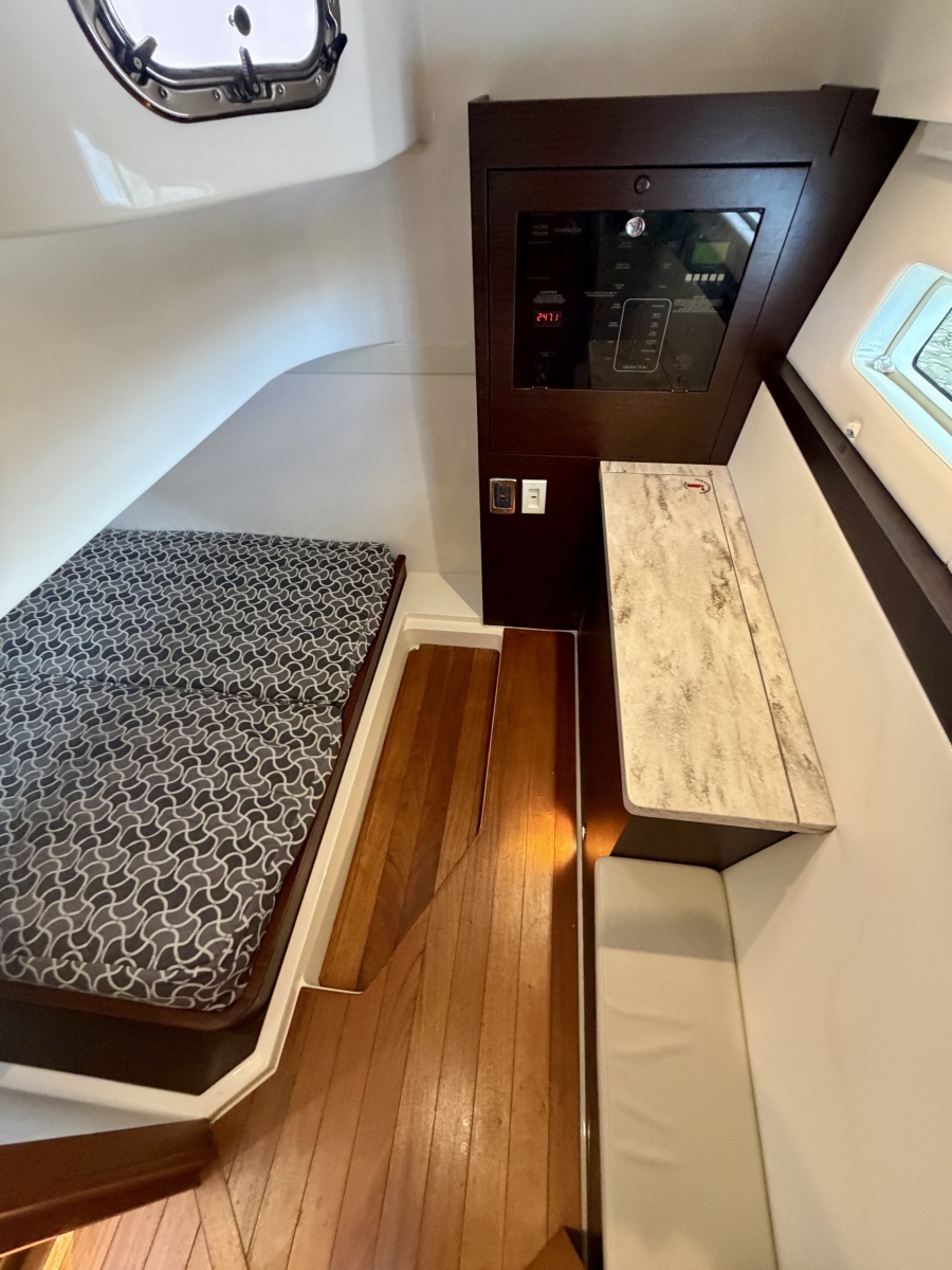 FAIS DO DO 41ft Pursuit Yacht For Sale