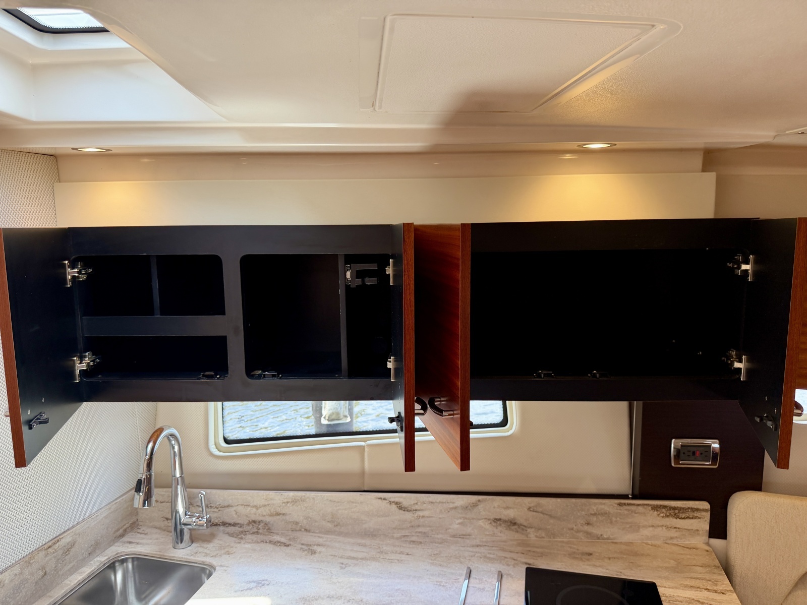 FAIS DO DO 41ft Pursuit Yacht For Sale