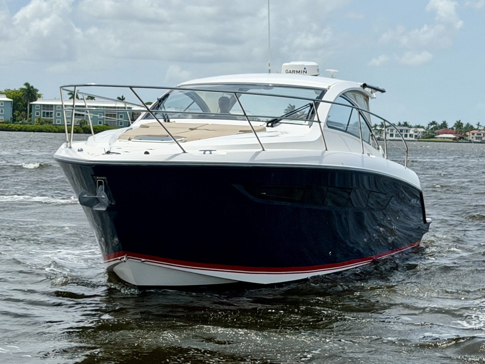 FAIS DO DO 41ft Pursuit Yacht For Sale