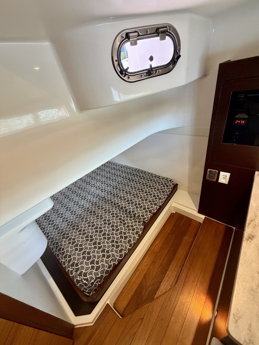 FAIS DO DO 41ft Pursuit Yacht For Sale