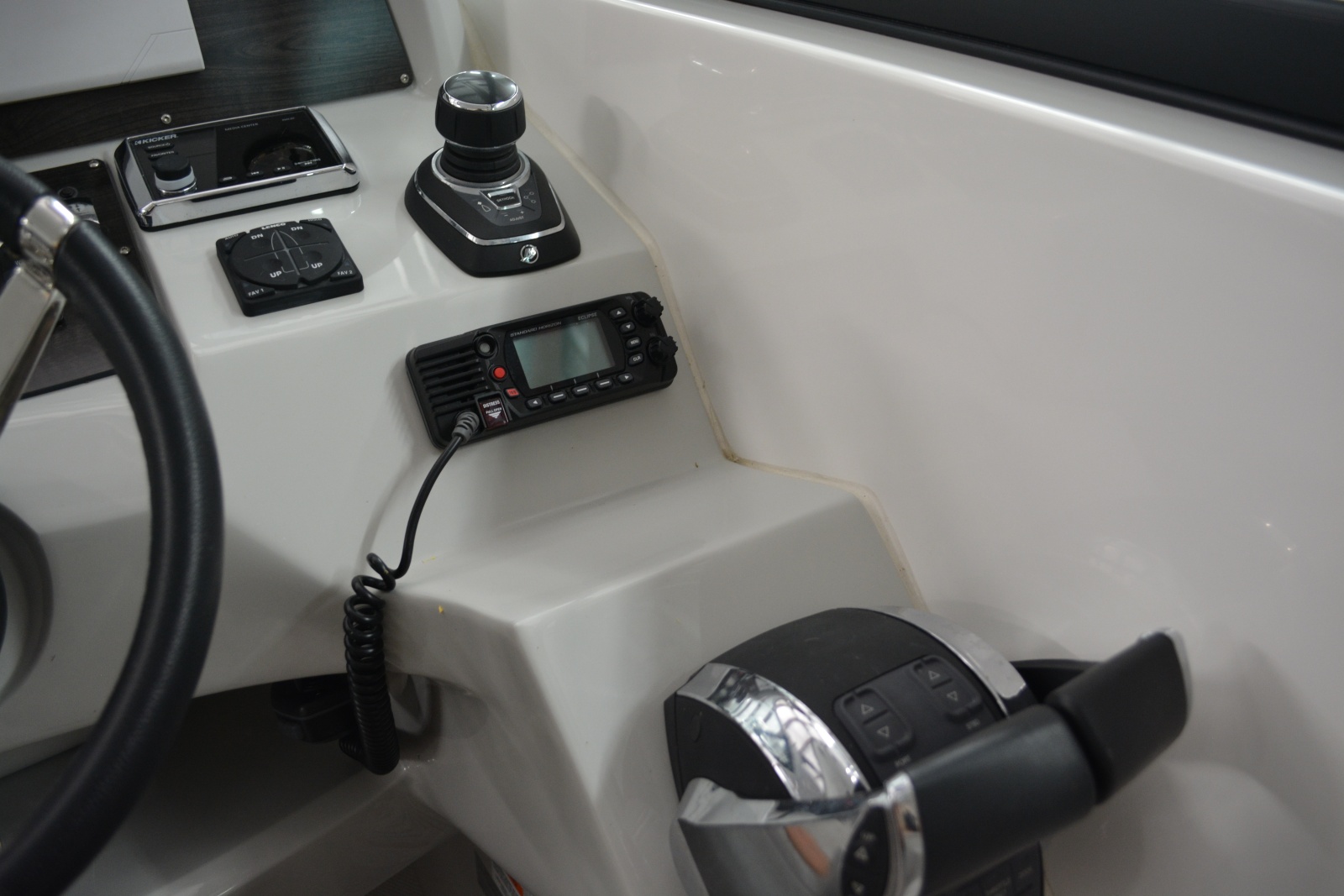 2018 Rinker 320 EX