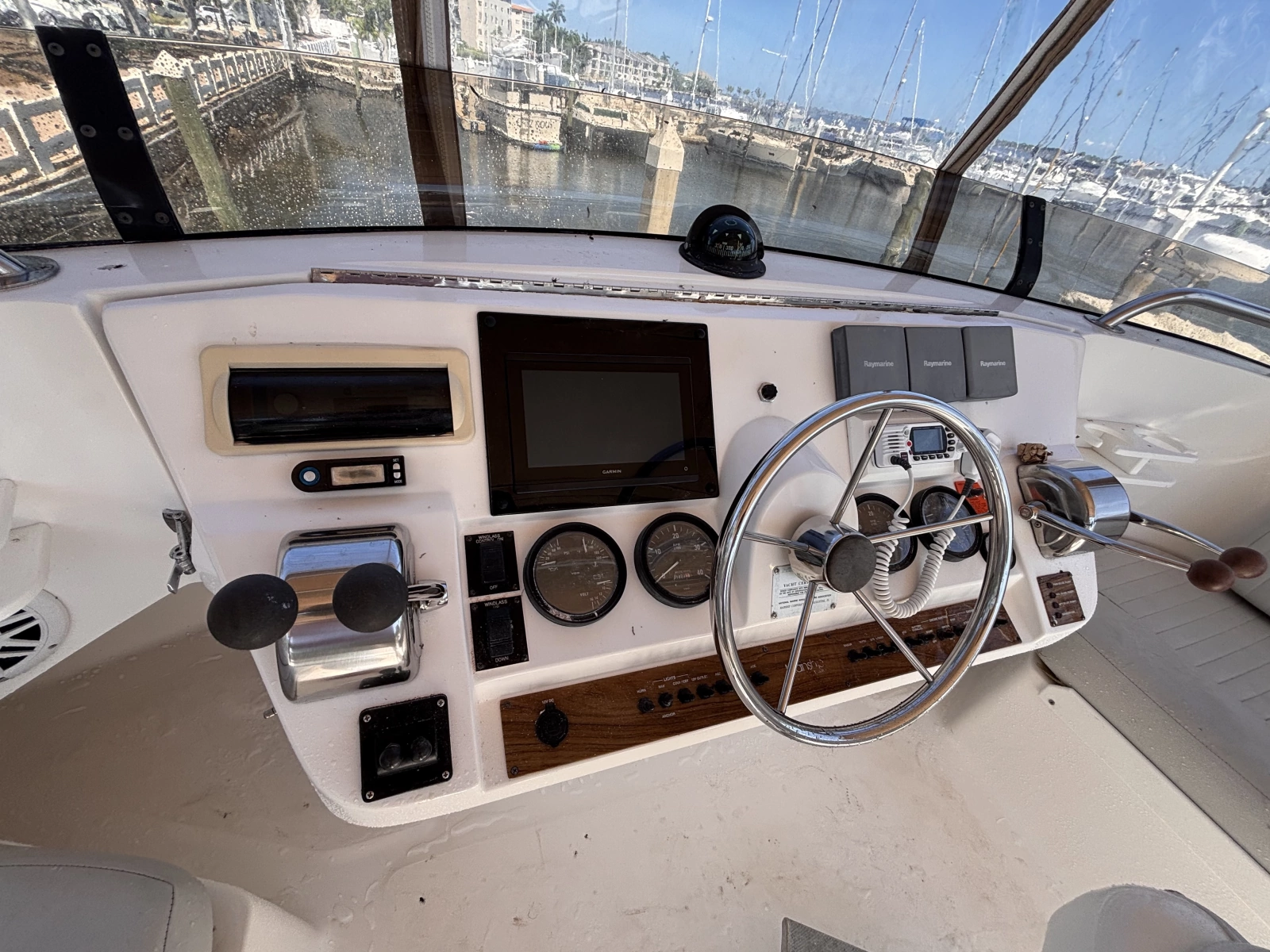 2003 Mainship 390 Trawler