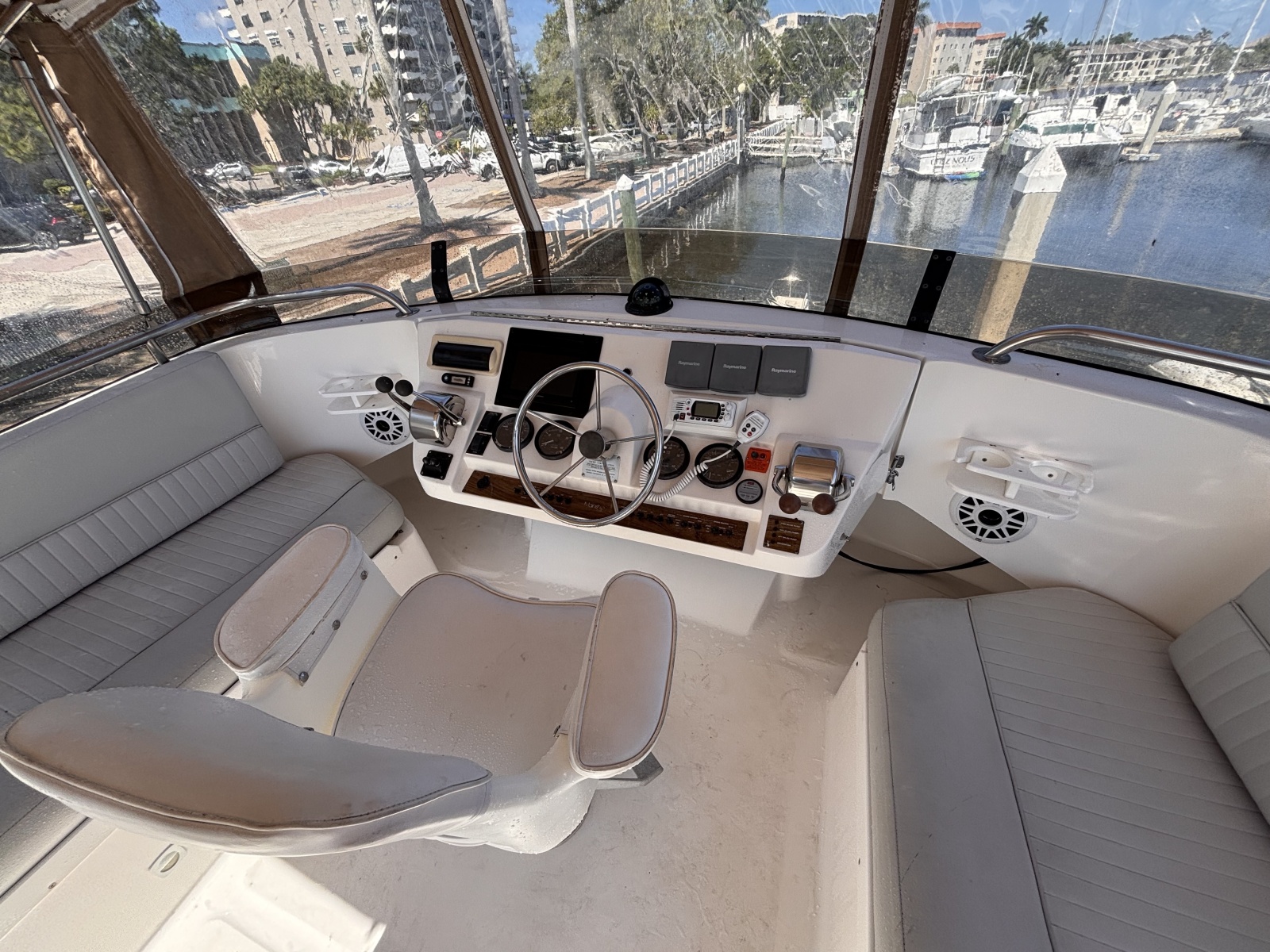 2003 Mainship 390 Trawler